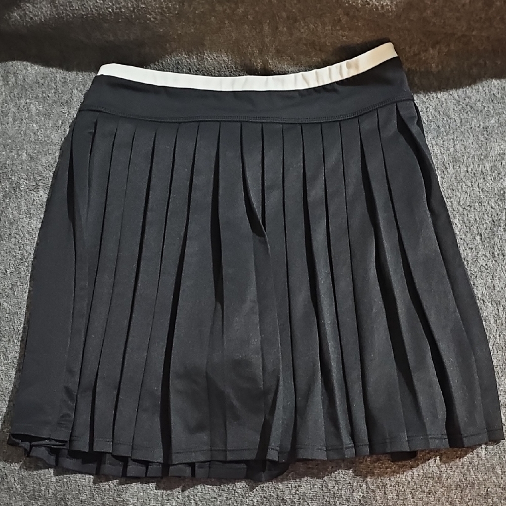 Tommy Hilfiger Black and White Pleated Mini Skirt